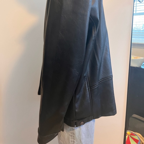 Never been worn designer leather jacket - Picture 3 of 6